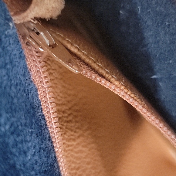 VINTAGE DONNEY AND BOURKE HANDBAG - Picture 7 of 14